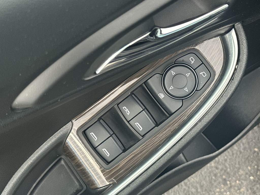 Thumbnail: 2024 Chevrolet Malibu - 21