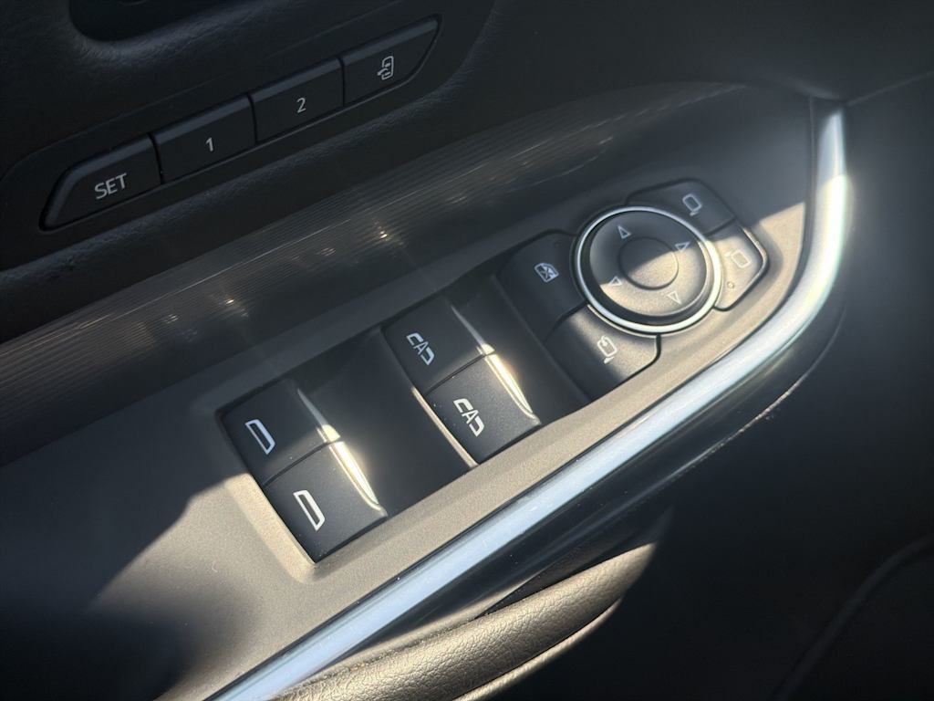 Thumbnail: 2025 Cadillac XT4 - 21
