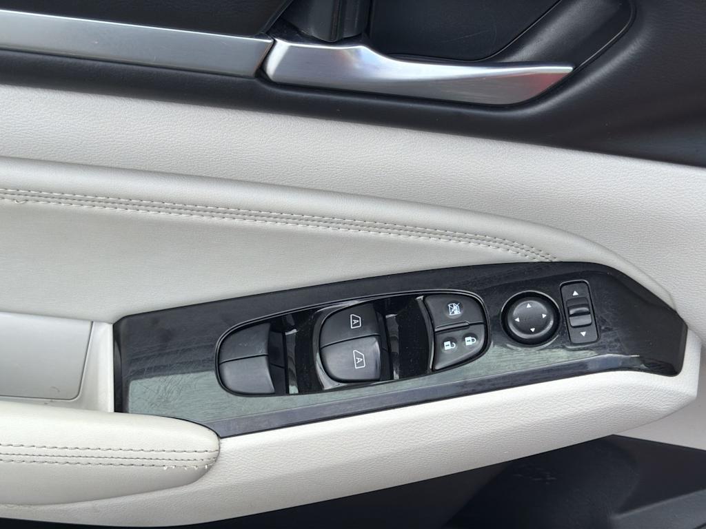 Thumbnail: 2020 Nissan Altima - 22
