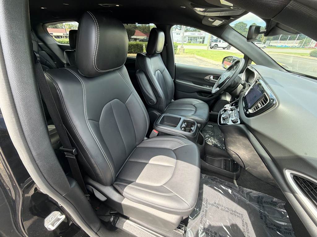 Thumbnail: 2025 Chrysler Pacifica - 10