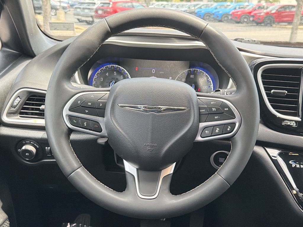 Thumbnail: 2025 Chrysler Pacifica - 2