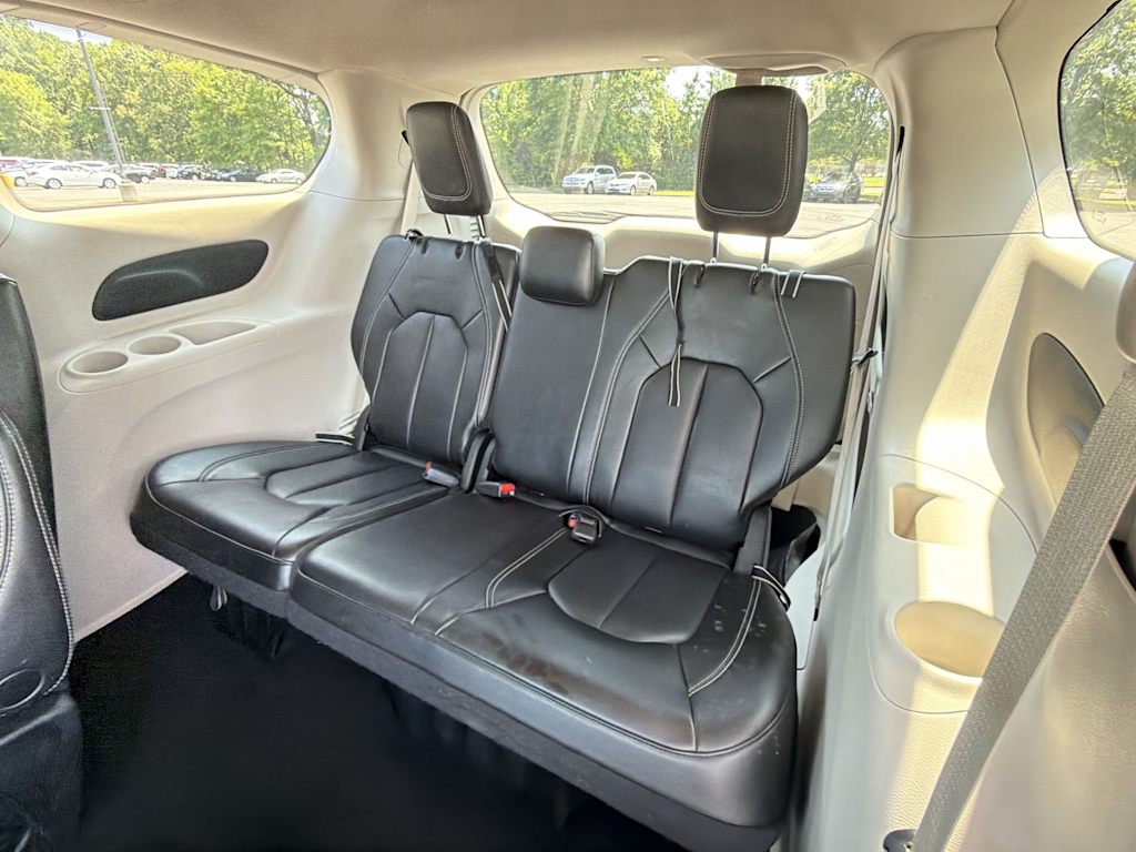 Thumbnail: 2023 Chrysler Pacifica - 25