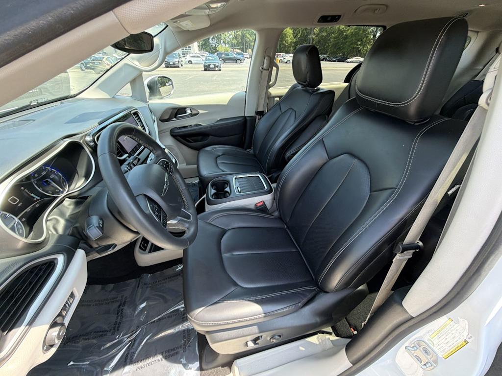 Thumbnail: 2023 Chrysler Pacifica - 9