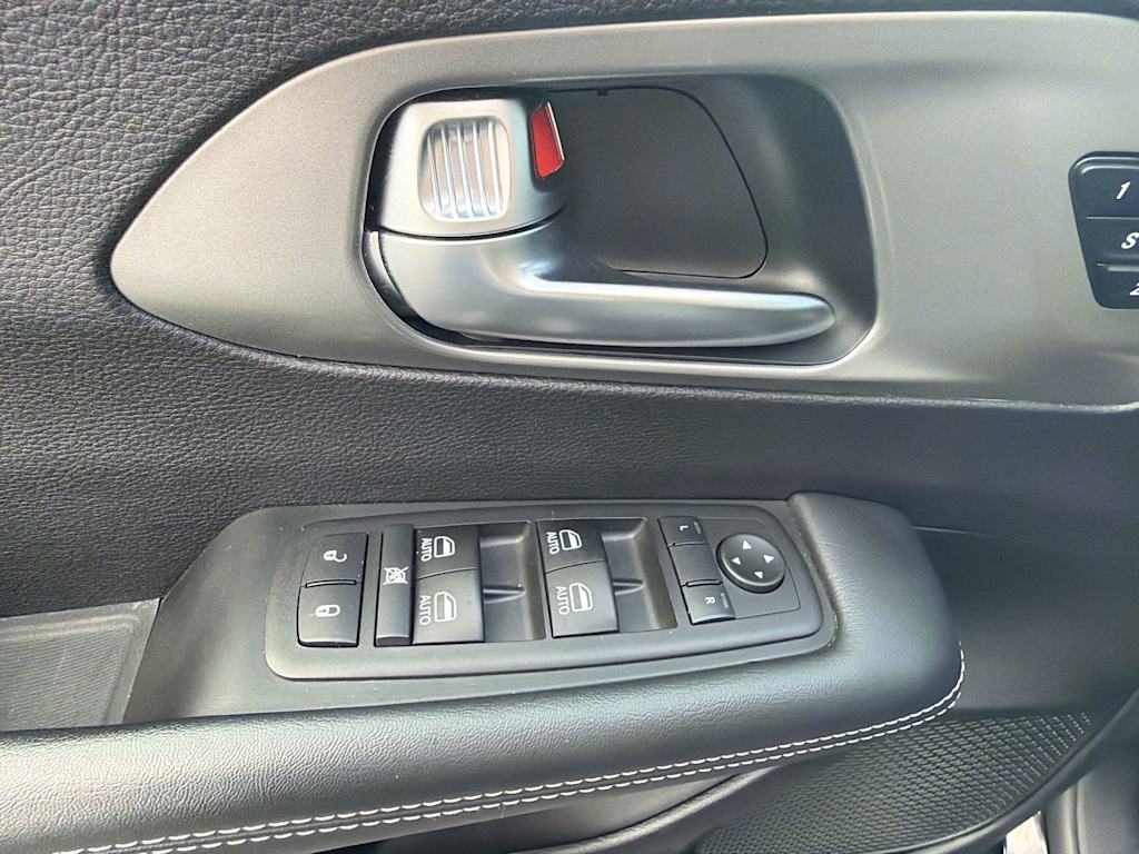 Thumbnail: 2025 Chrysler Pacifica - 21
