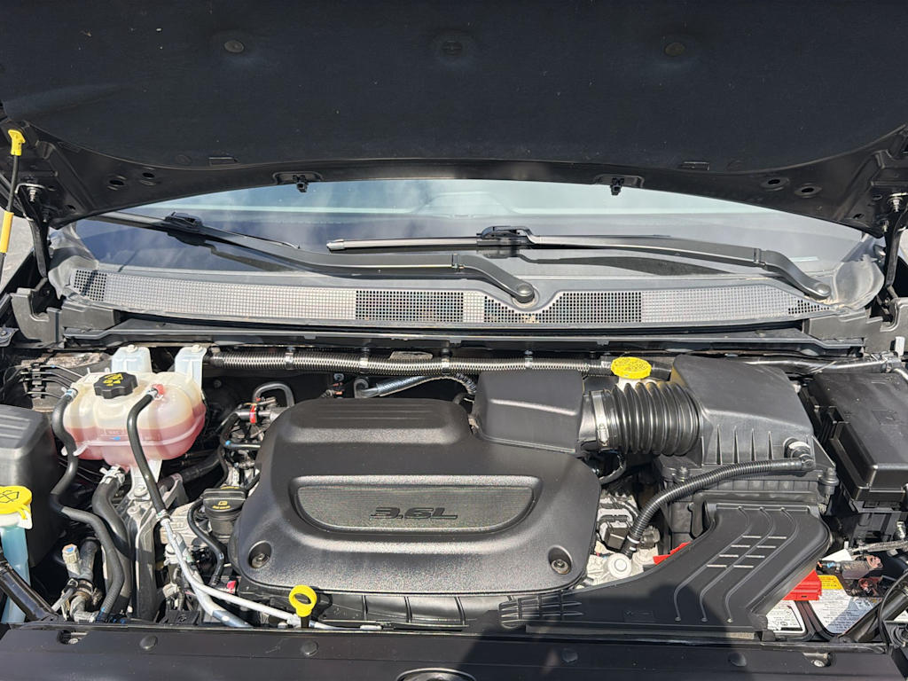 Thumbnail: 2025 Chrysler Pacifica - 8