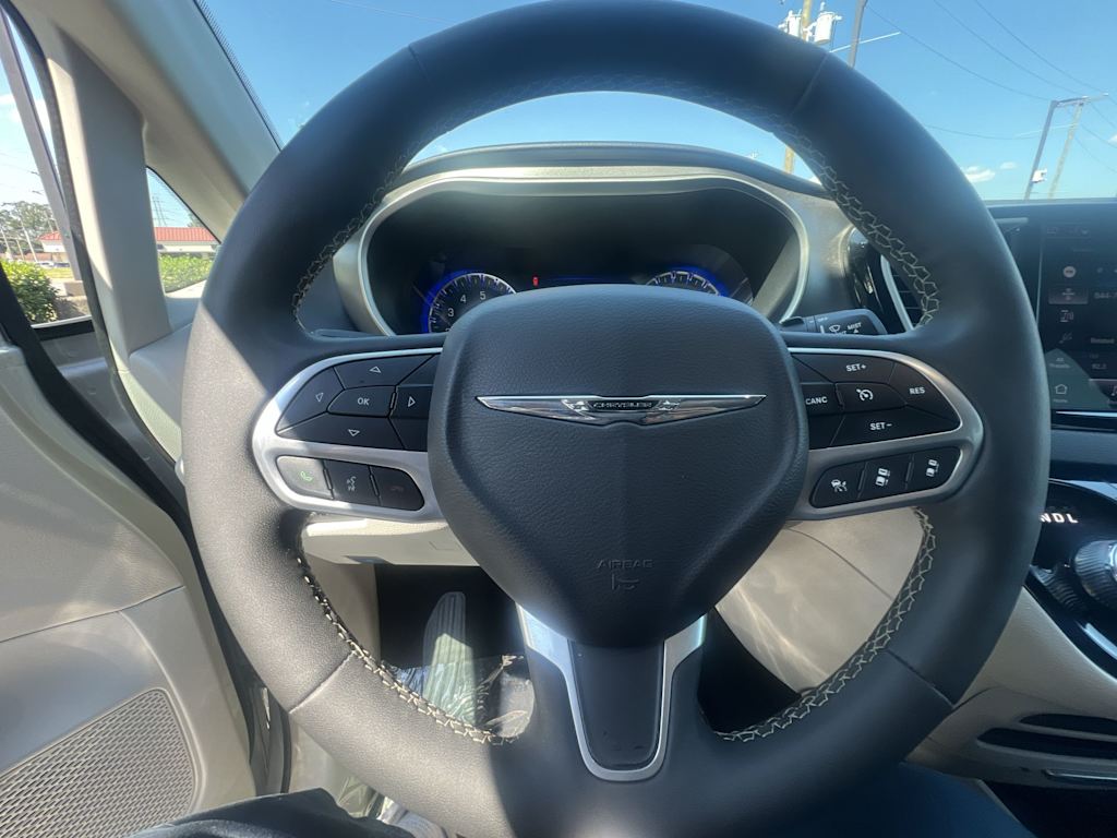 Thumbnail: 2024 Chrysler Pacifica - 2