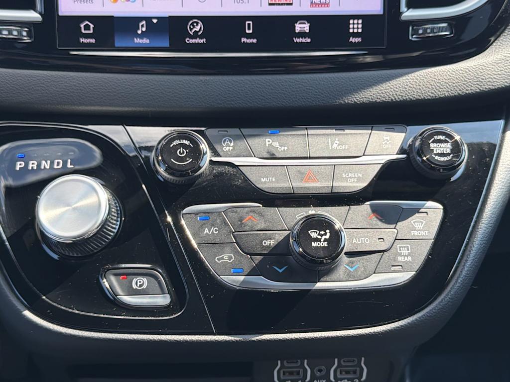 Thumbnail: 2025 Chrysler Pacifica - 21