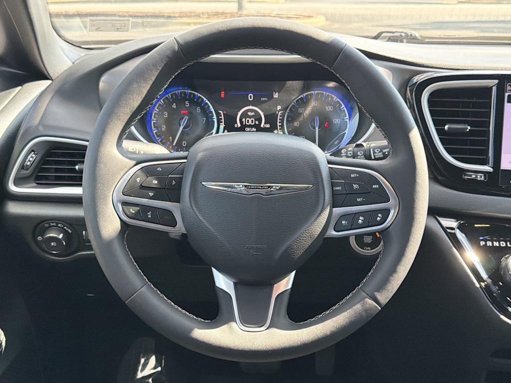 Thumbnail: 2025 Chrysler Pacifica - 2