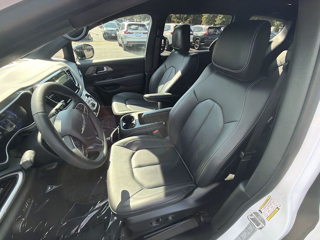Thumbnail: 2025 Chrysler Pacifica - 9