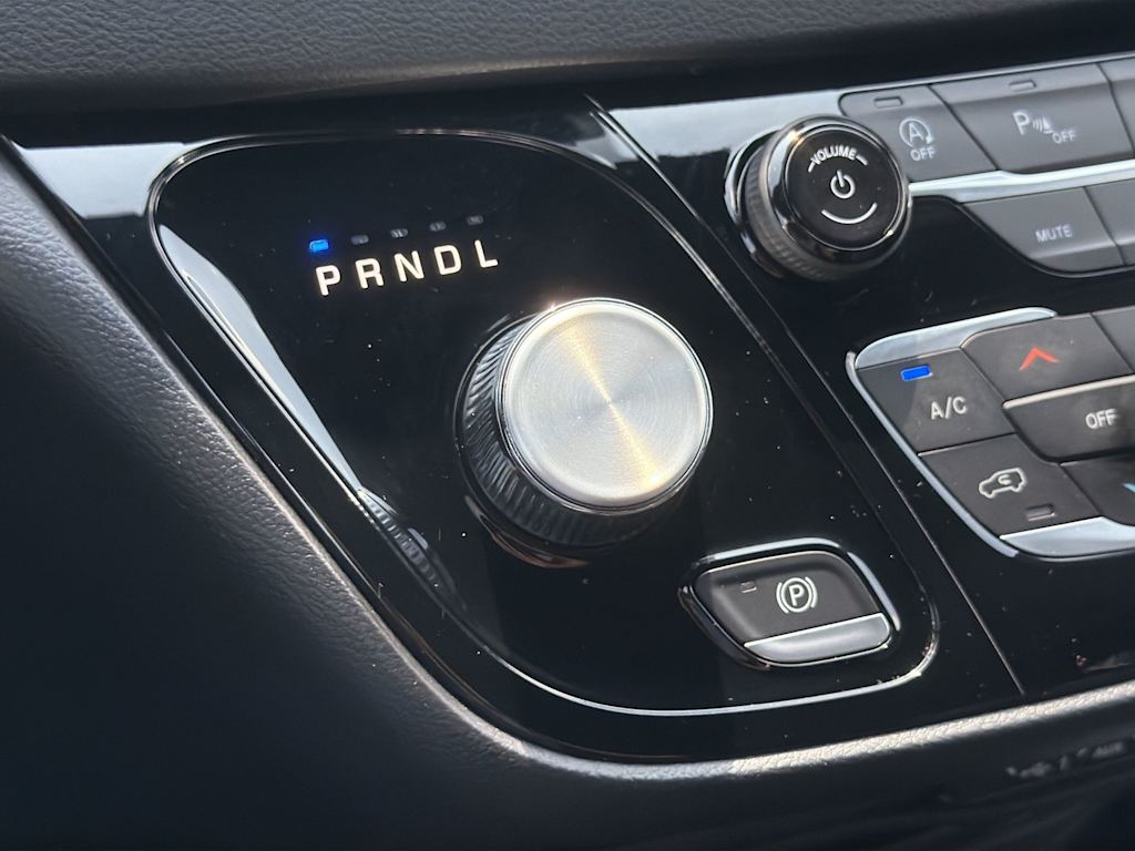 Thumbnail: 2025 Chrysler Pacifica - 12