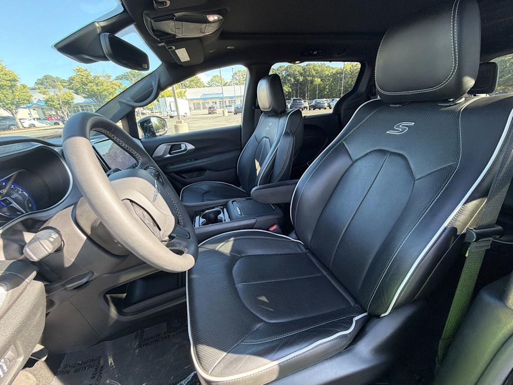 Thumbnail: 2026 Chrysler Pacifica - 8