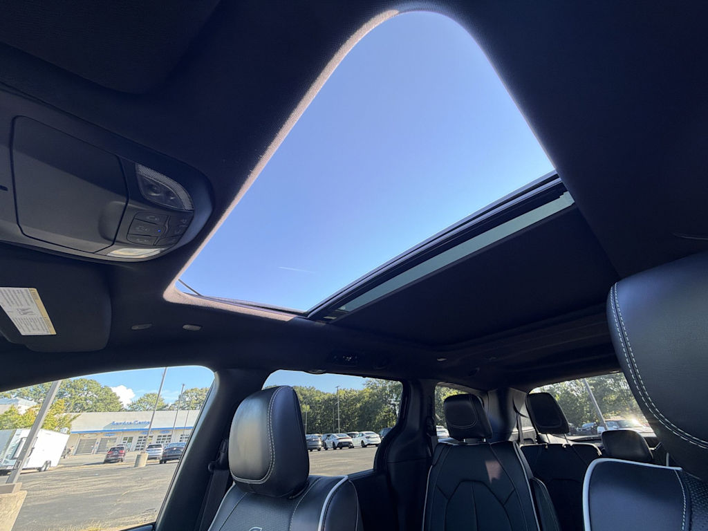 Thumbnail: 2026 Chrysler Pacifica - 22