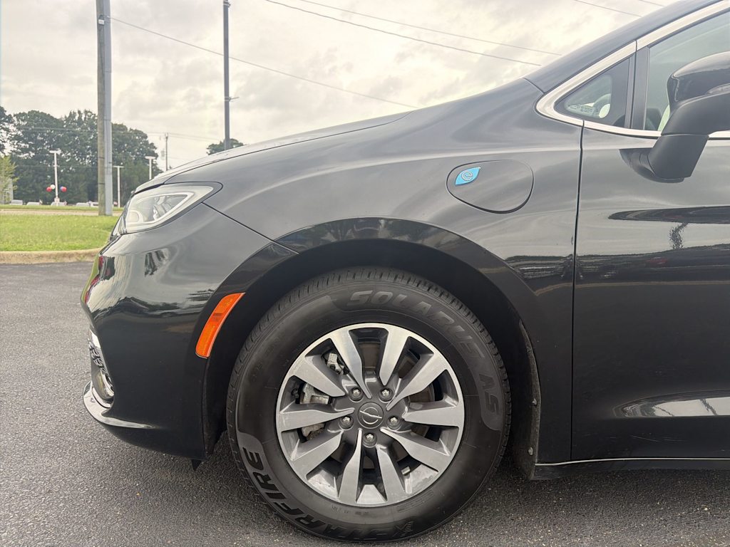 Thumbnail: 2023 Chrysler Pacifica - 6