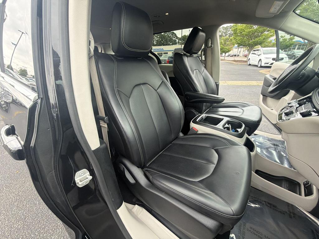 Thumbnail: 2023 Chrysler Pacifica - 9