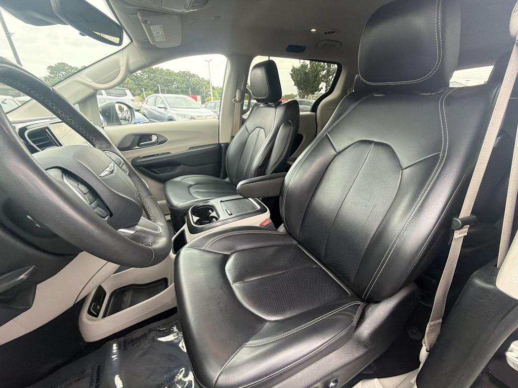Thumbnail: 2023 Chrysler Pacifica - 8