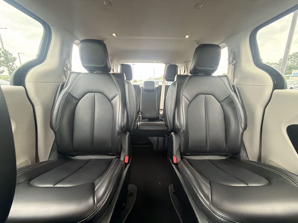 Thumbnail: 2023 Chrysler Pacifica - 10