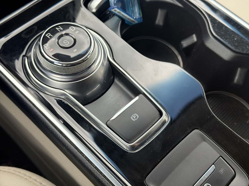 Thumbnail: 2019 Ford Edge - 12