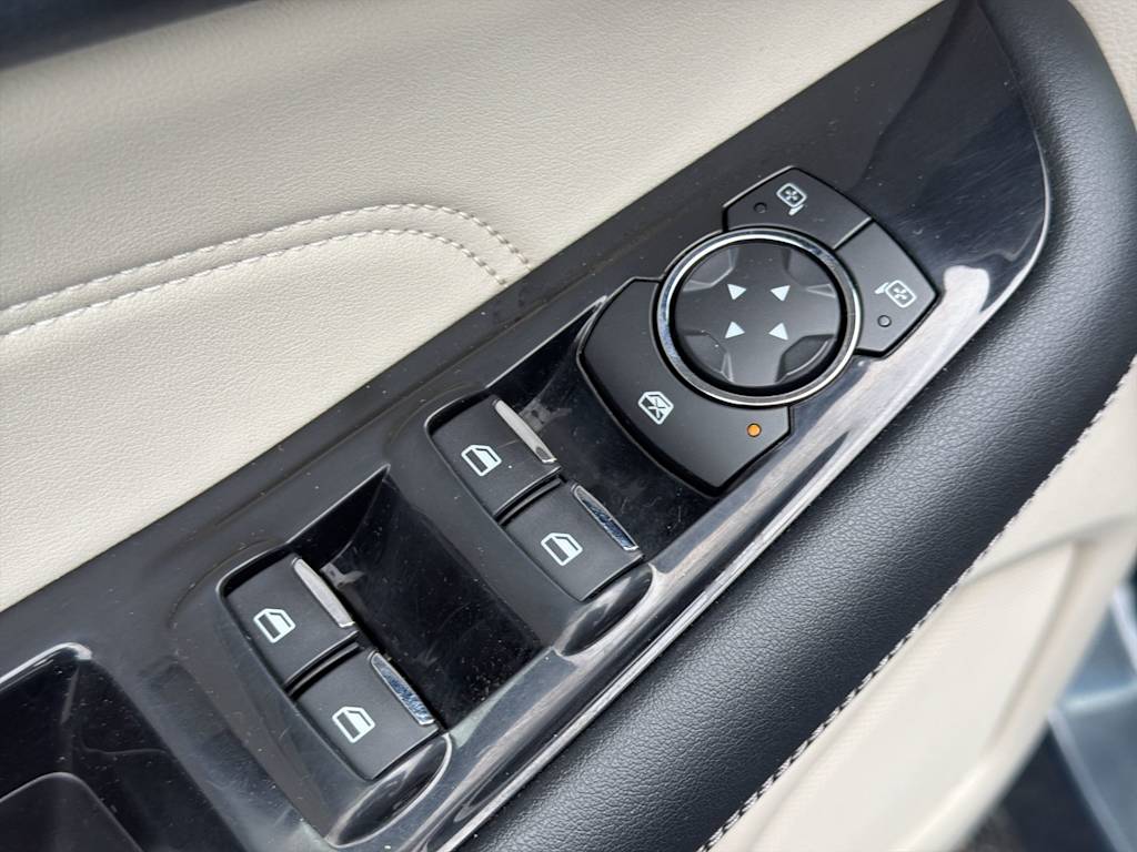 Thumbnail: 2019 Ford Edge - 21