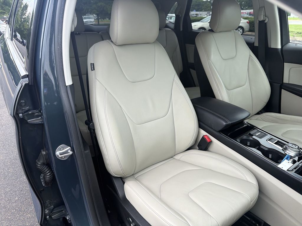 Thumbnail: 2019 Ford Edge - 25