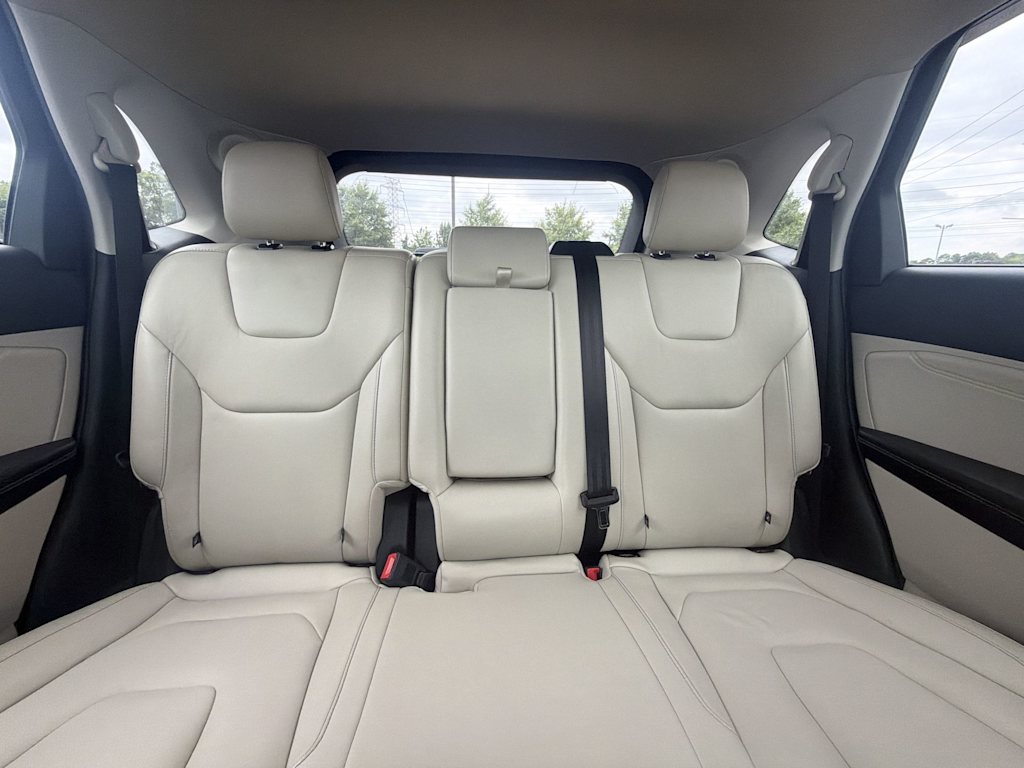Thumbnail: 2019 Ford Edge - 10