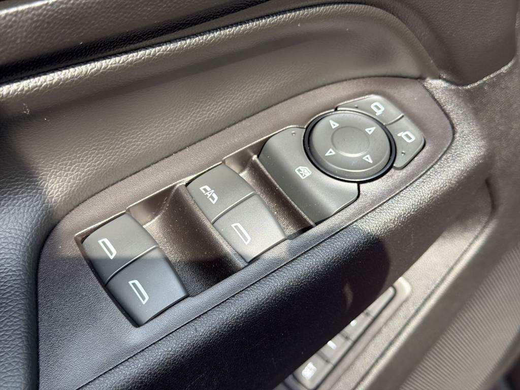 Thumbnail: 2019 Chevrolet Equinox - 21