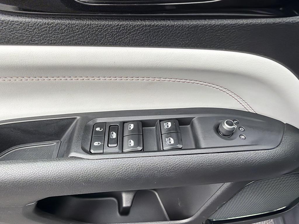Thumbnail: 2023 Jeep Compass - 21