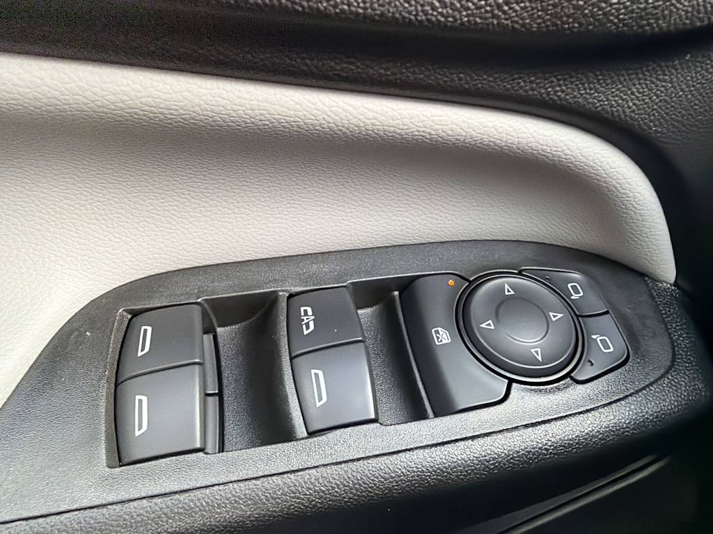 Thumbnail: 2021 Chevrolet Equinox - 21