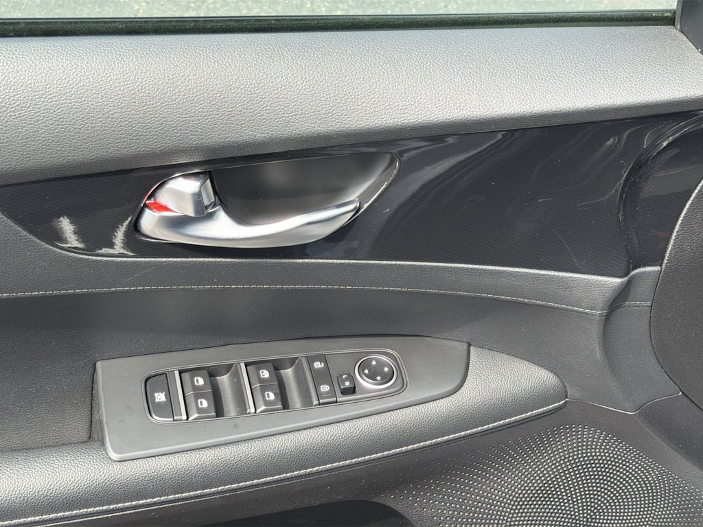 Thumbnail: 2023 Kia Forte - 21