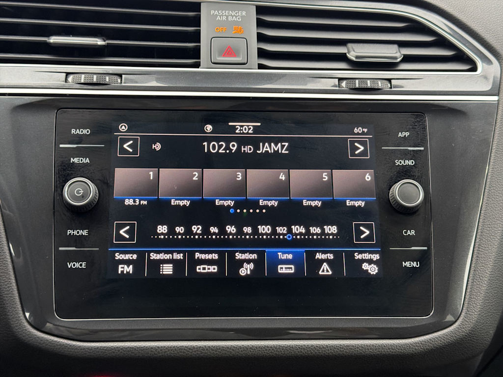 Thumbnail: 2024 Volkswagen Tiguan - 11