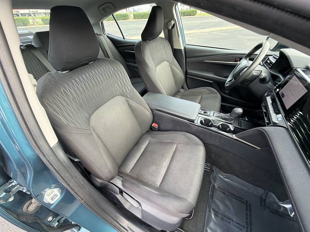 Thumbnail: 2025 Toyota Camry - 10