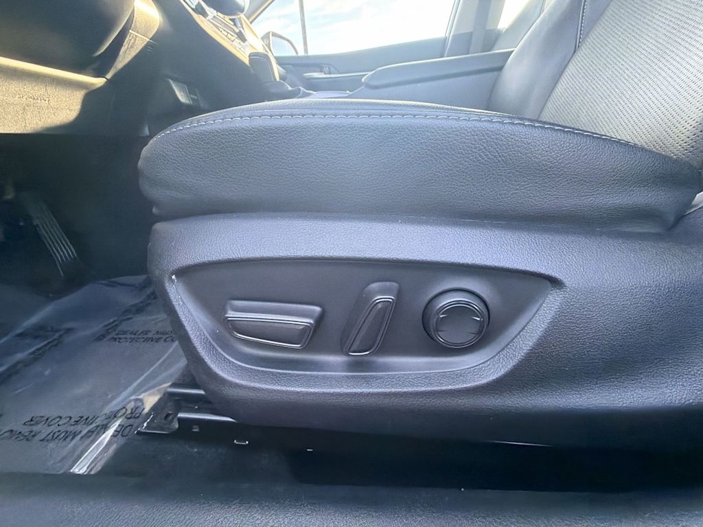 Thumbnail: 2023 Toyota Camry - 19