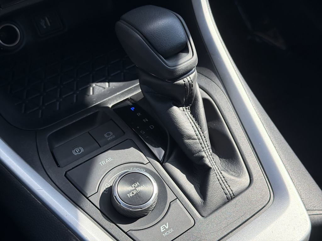 Thumbnail: 2025 Toyota RAV4 - 12