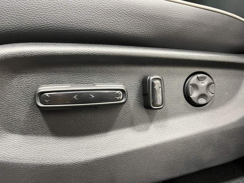 2025 Honda Odyssey Touring 23