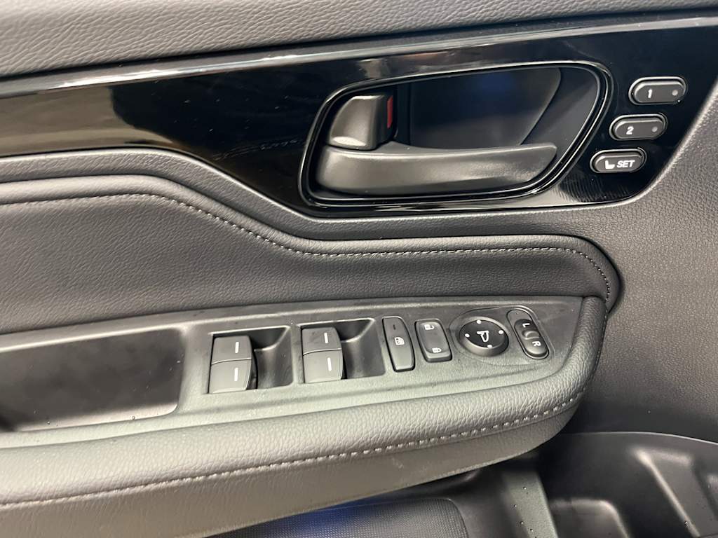 2025 Honda Odyssey Touring 22