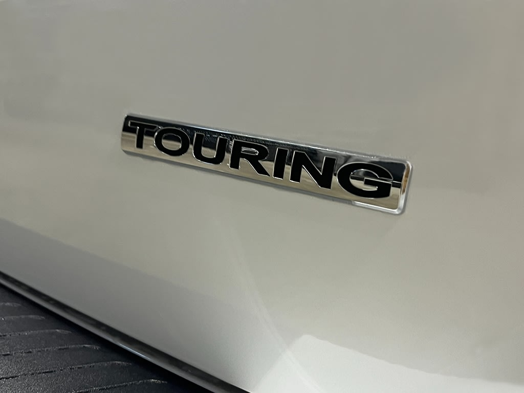2025 Honda Odyssey Touring 19
