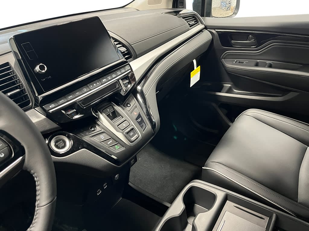 2025 Honda Odyssey Touring 2