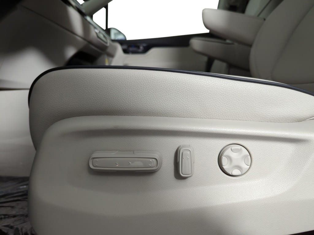 2025 Honda Odyssey Touring 18