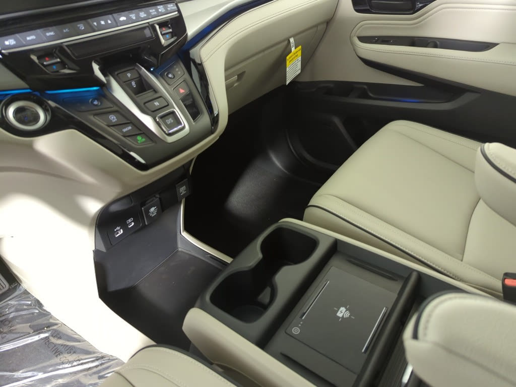 2025 Honda Odyssey Touring 10