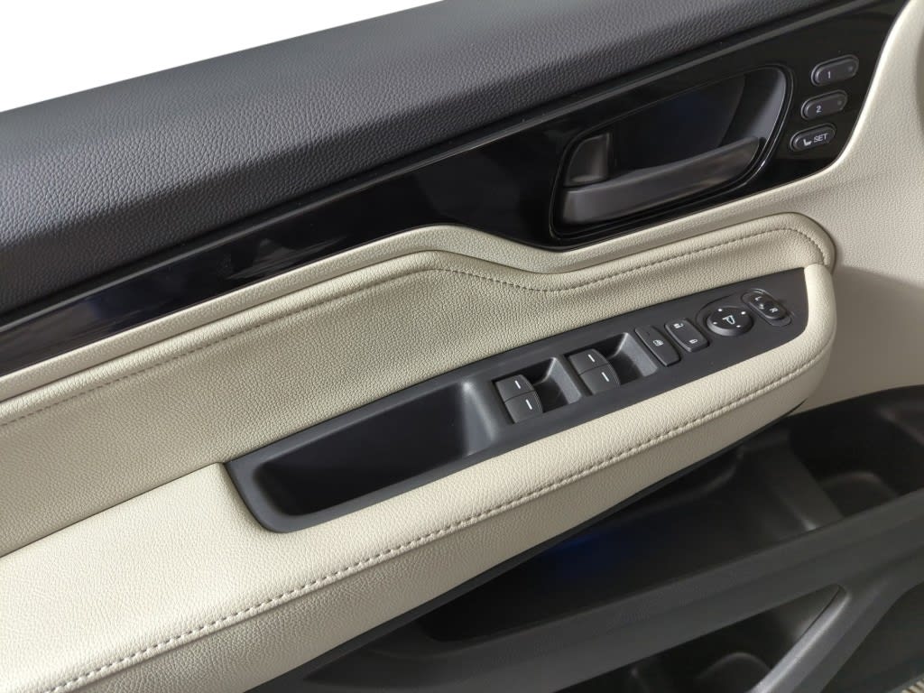 2025 Honda Odyssey Touring 17