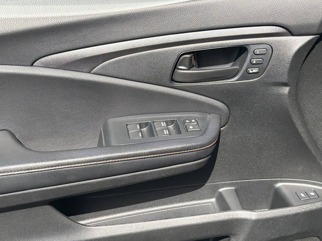 Thumbnail: 2023 Honda Passport - 21