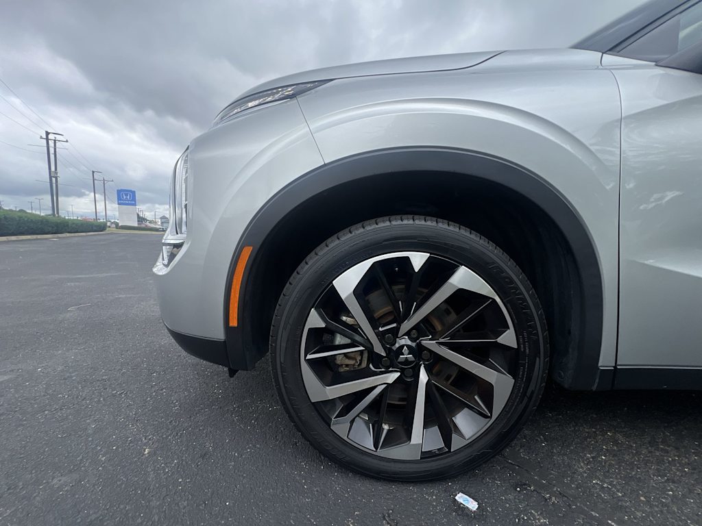 Thumbnail: 2022 Mitsubishi Outlander - 7