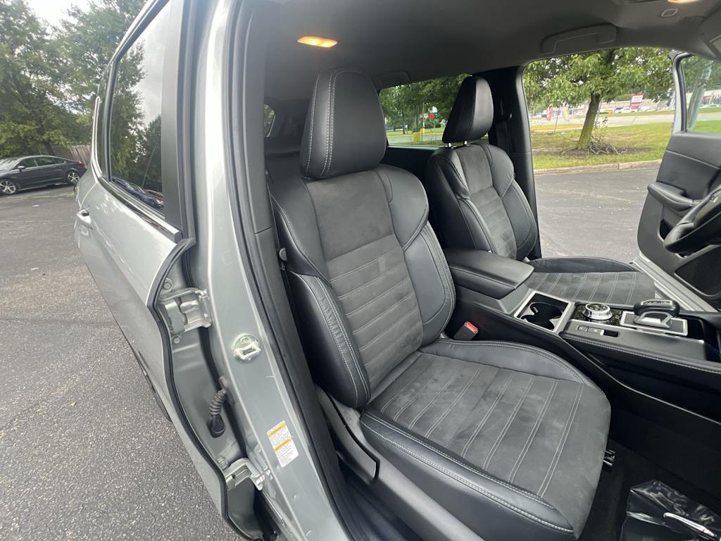 Thumbnail: 2022 Mitsubishi Outlander - 10