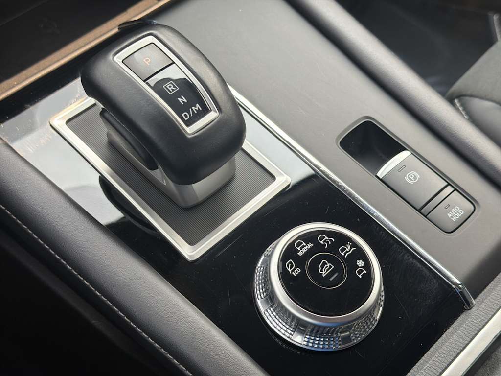 Thumbnail: 2024 Mitsubishi Outlander - 24
