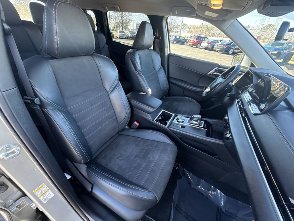 Thumbnail: 2024 Mitsubishi Outlander - 9