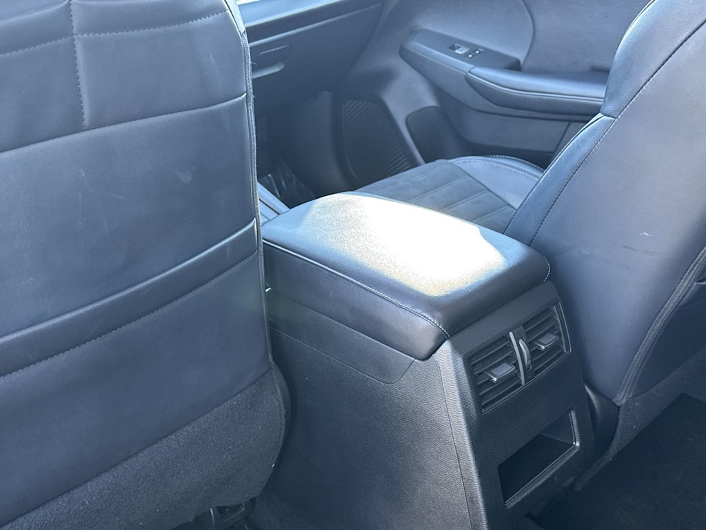 Thumbnail: 2024 Mitsubishi Outlander - 24