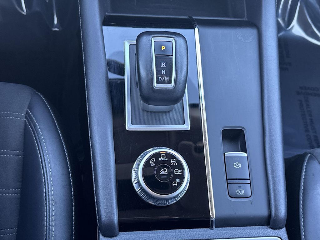 Thumbnail: 2024 Mitsubishi Outlander - 23