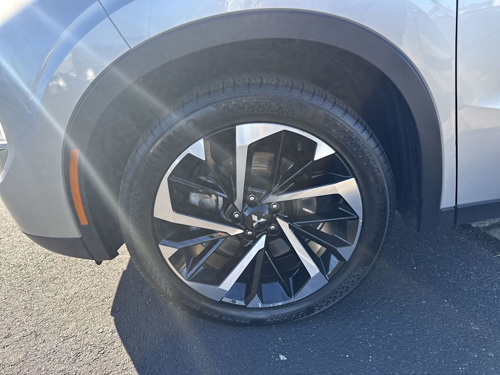 Thumbnail: 2024 Mitsubishi Outlander - 6