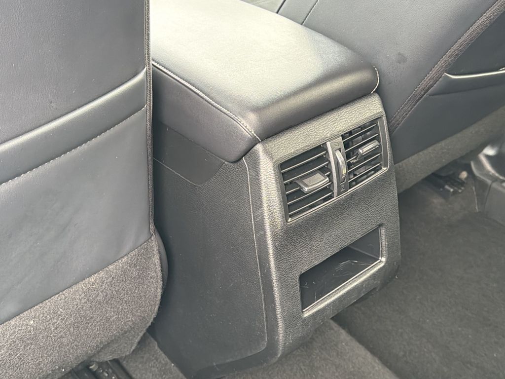 Thumbnail: 2024 Mitsubishi Outlander - 23