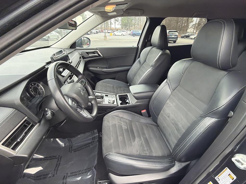 Thumbnail: 2024 Mitsubishi Outlander - 9