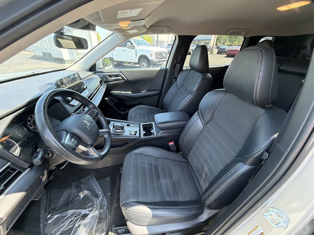 Thumbnail: 2024 Mitsubishi Outlander - 10